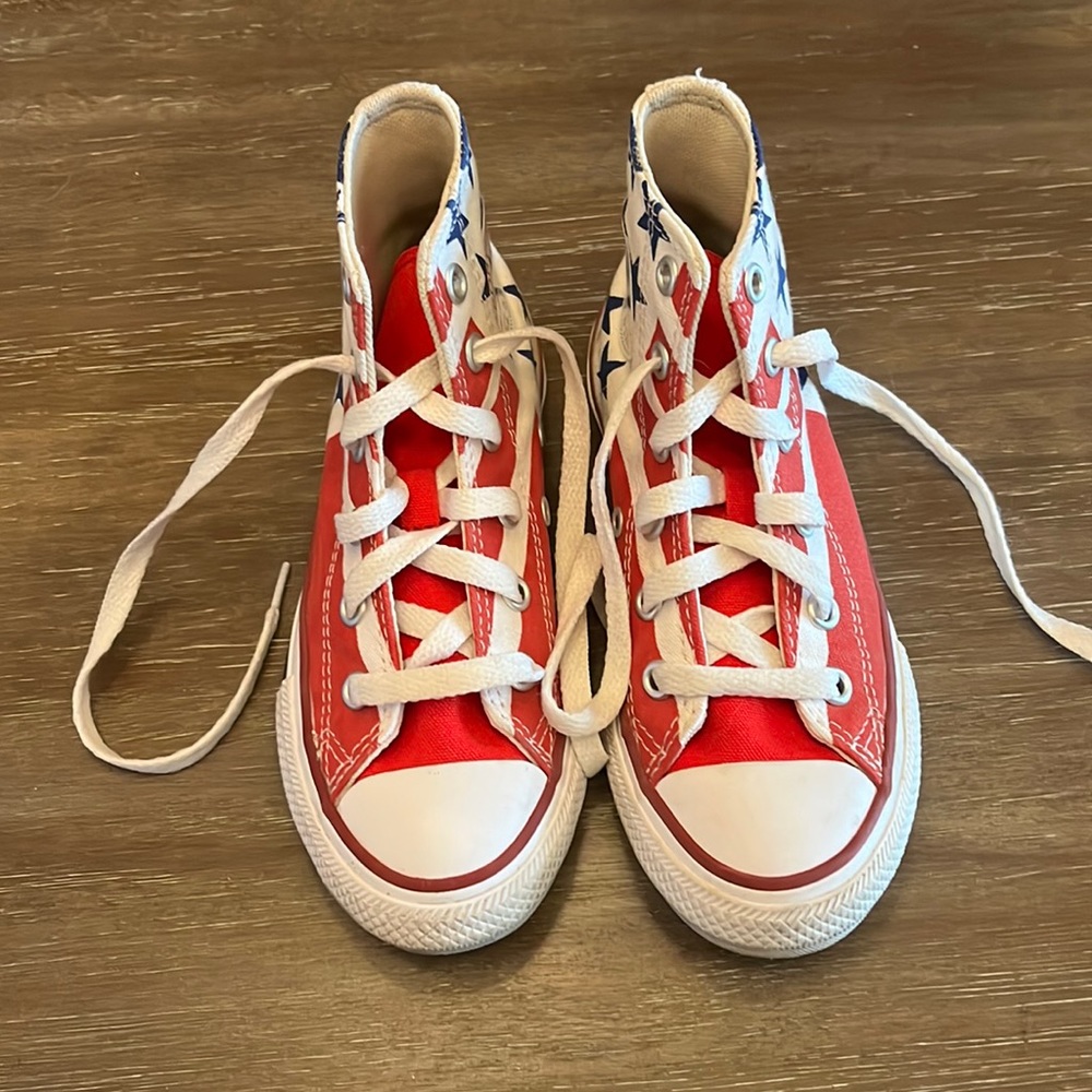 Kids converse size 12. Excellent used condition